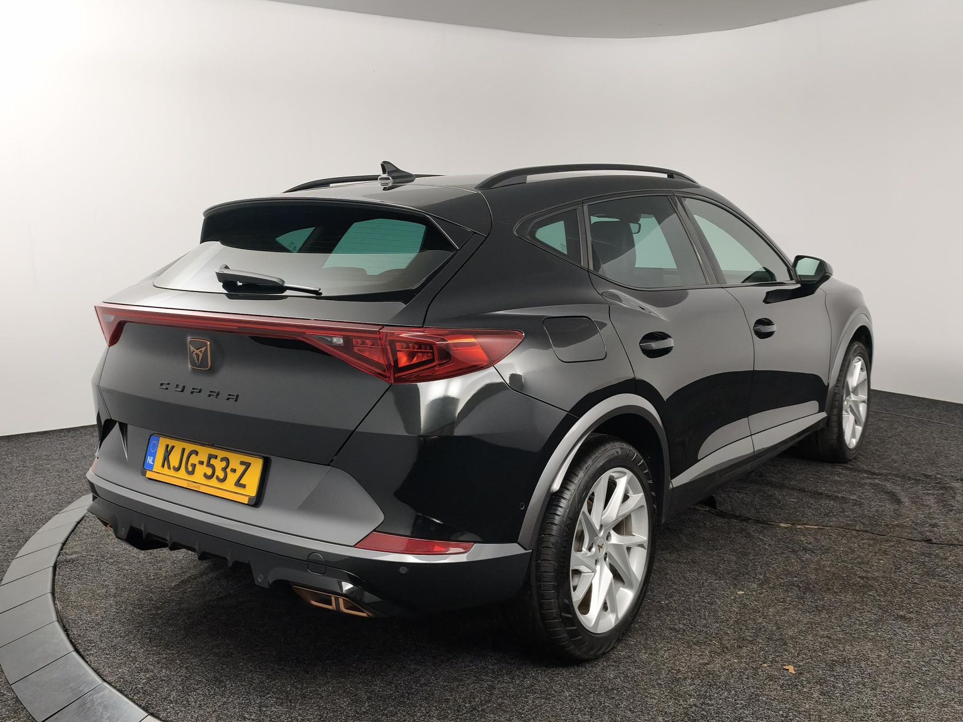 CUPRA Formentor met kenteken KJG-53-Z – achteraanzicht