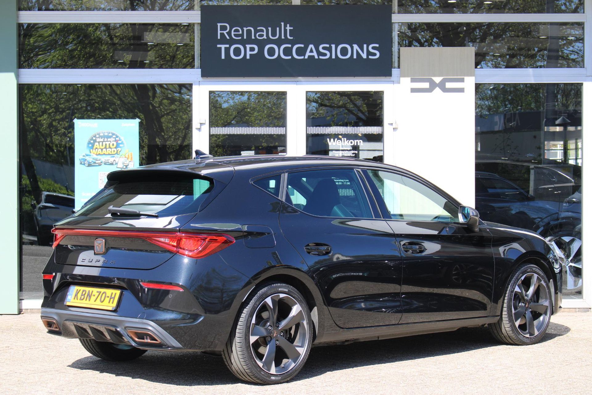 CUPRA Leon met kenteken KBN-70-H – achteraanzicht