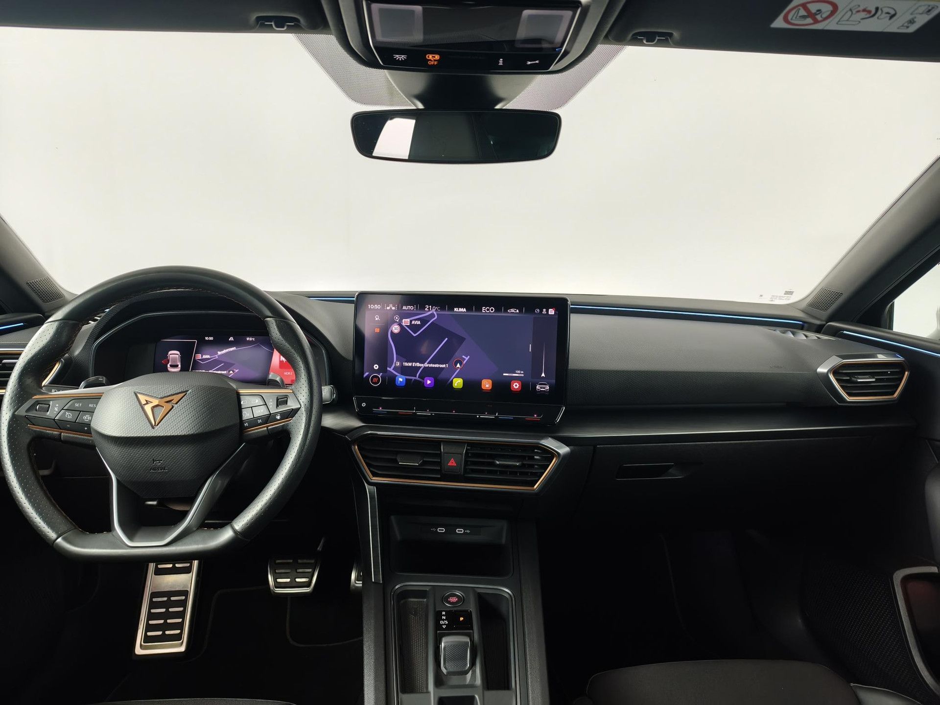 CUPRA Leon met kenteken KBN-70-H – interieur