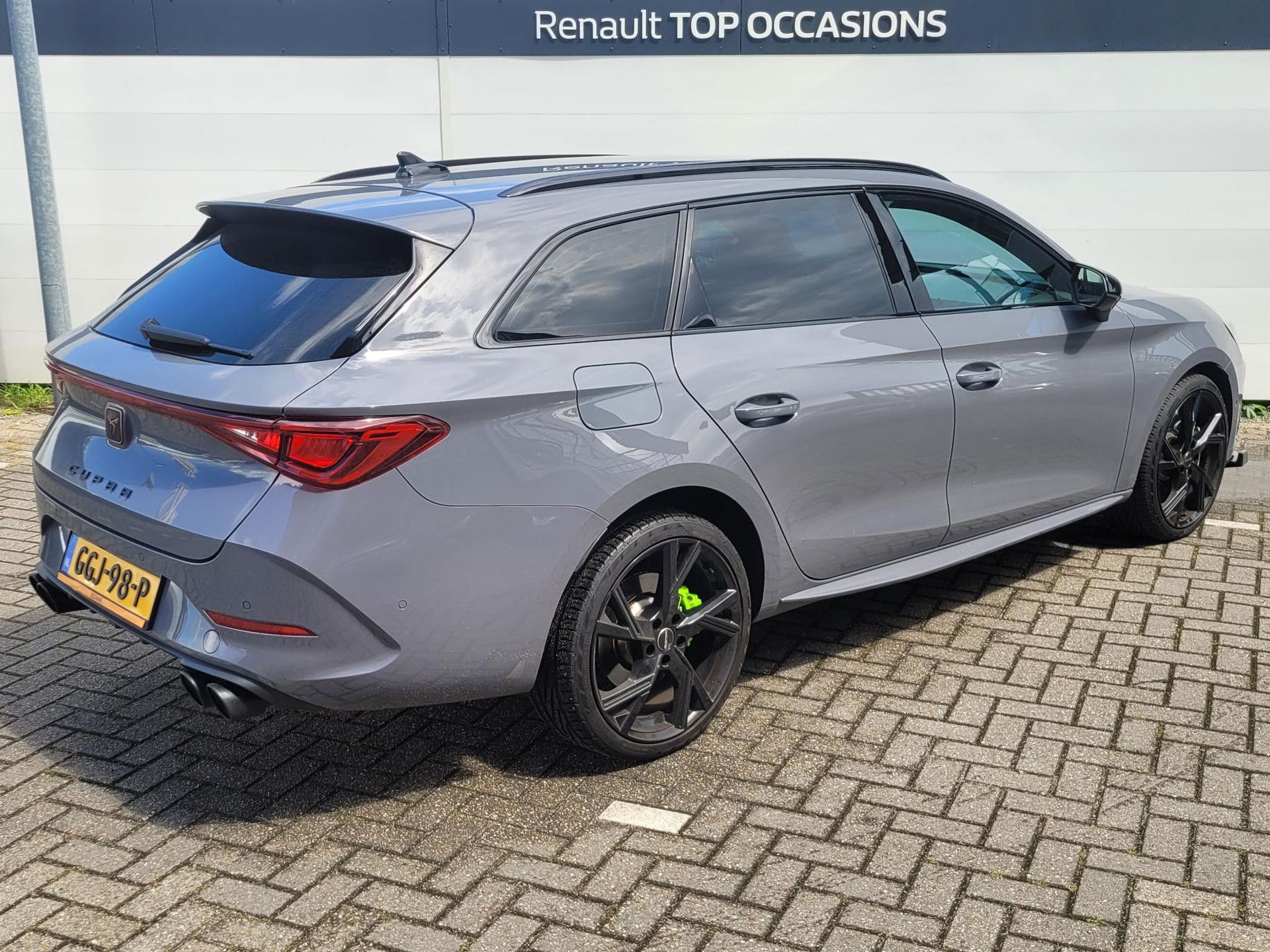 CUPRA LeonSportstourer met kenteken GGJ-98-P – achteraanzicht