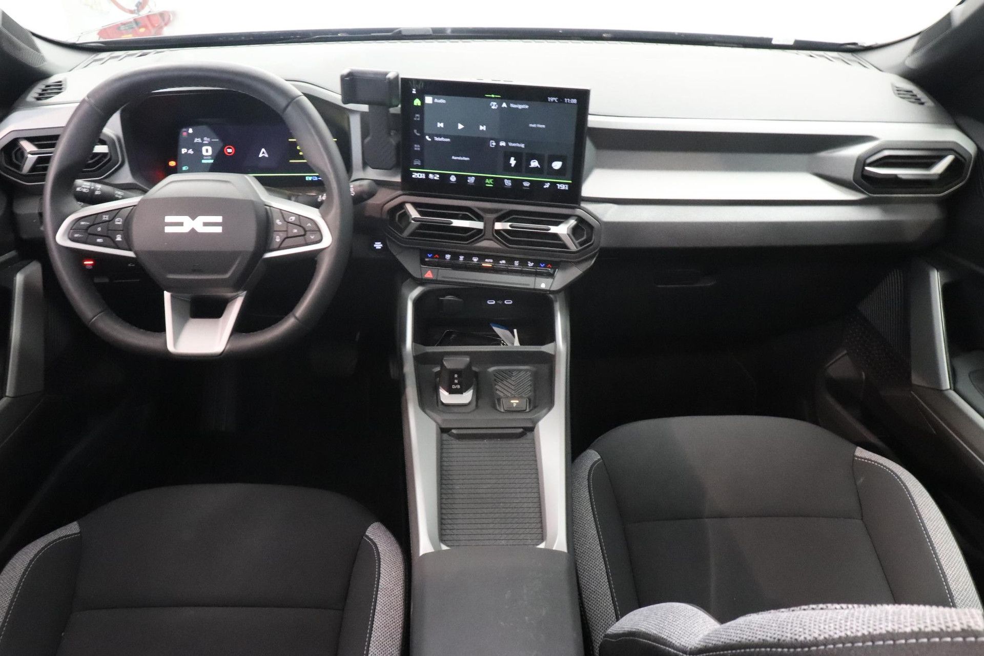 Dacia Bigster met kenteken JXB-04-K – interieur