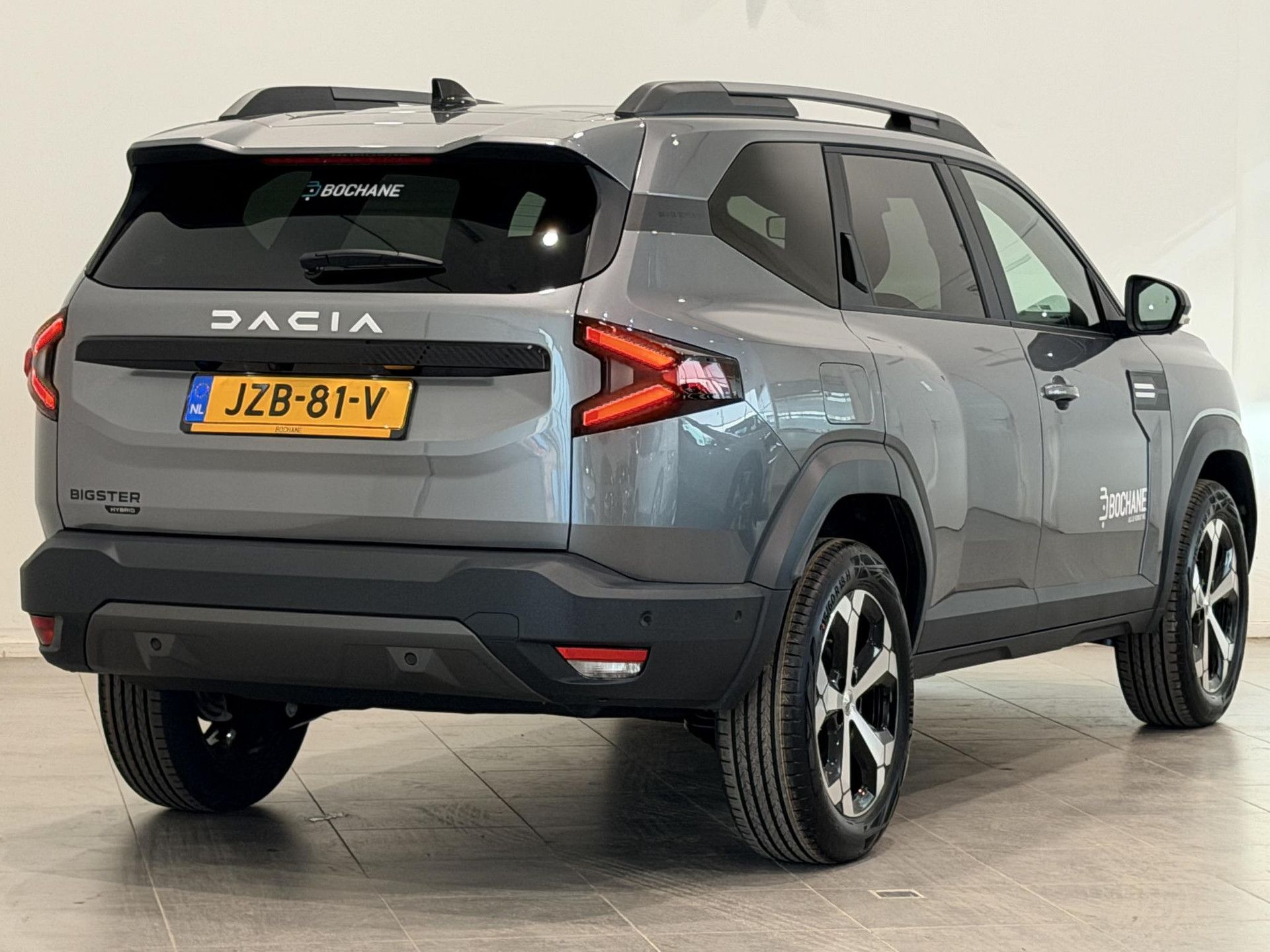 Dacia Bigster met kenteken JZB-81-V – achteraanzicht
