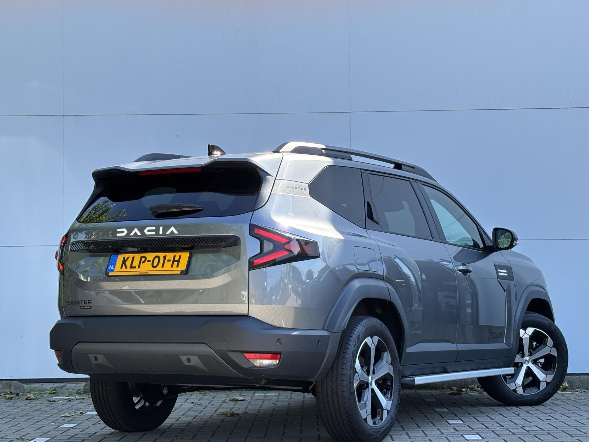 Dacia Bigster met kenteken KLP-01-H – achteraanzicht