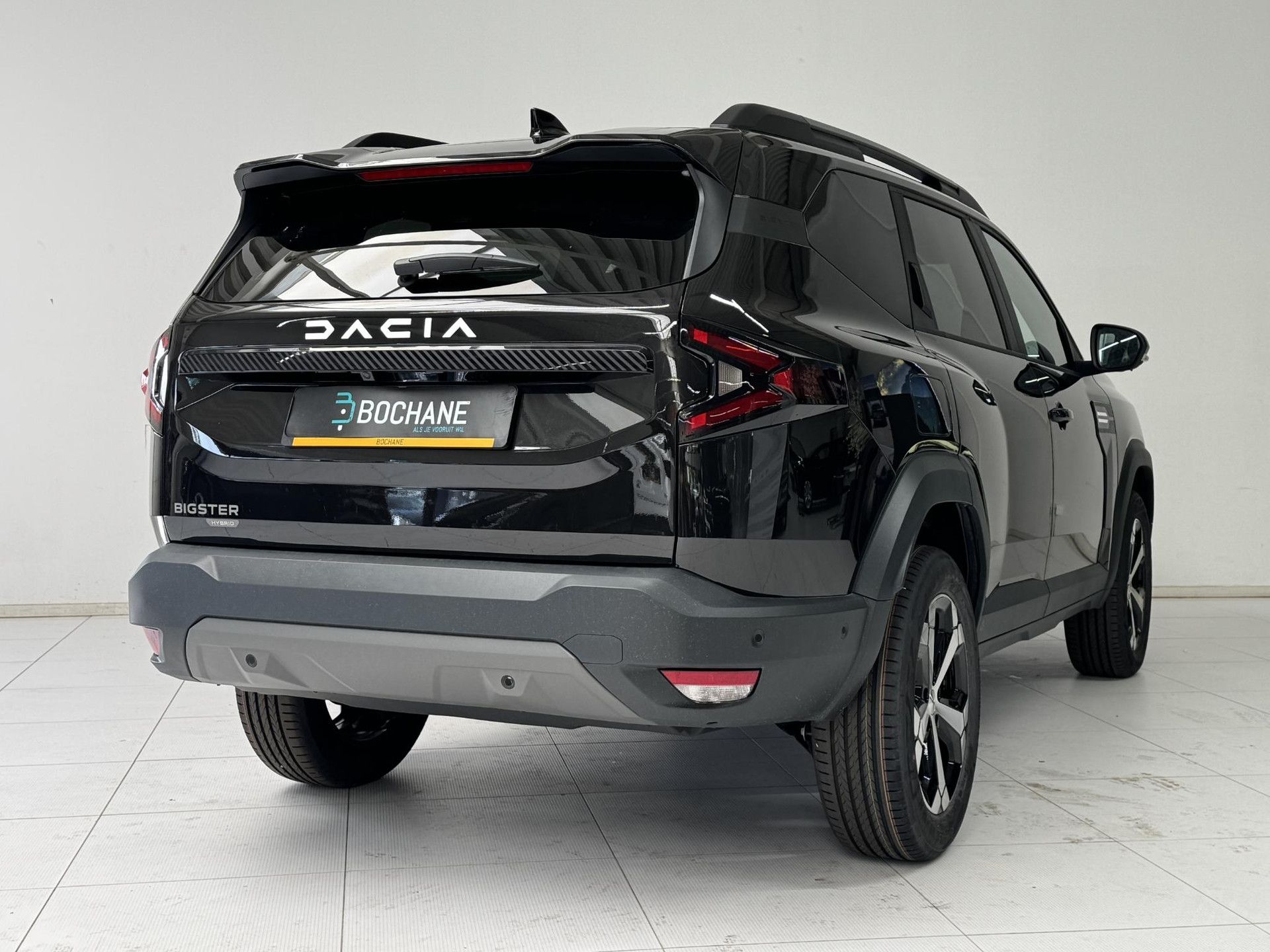 Dacia Bigster met kenteken KNV-15-L – achteraanzicht