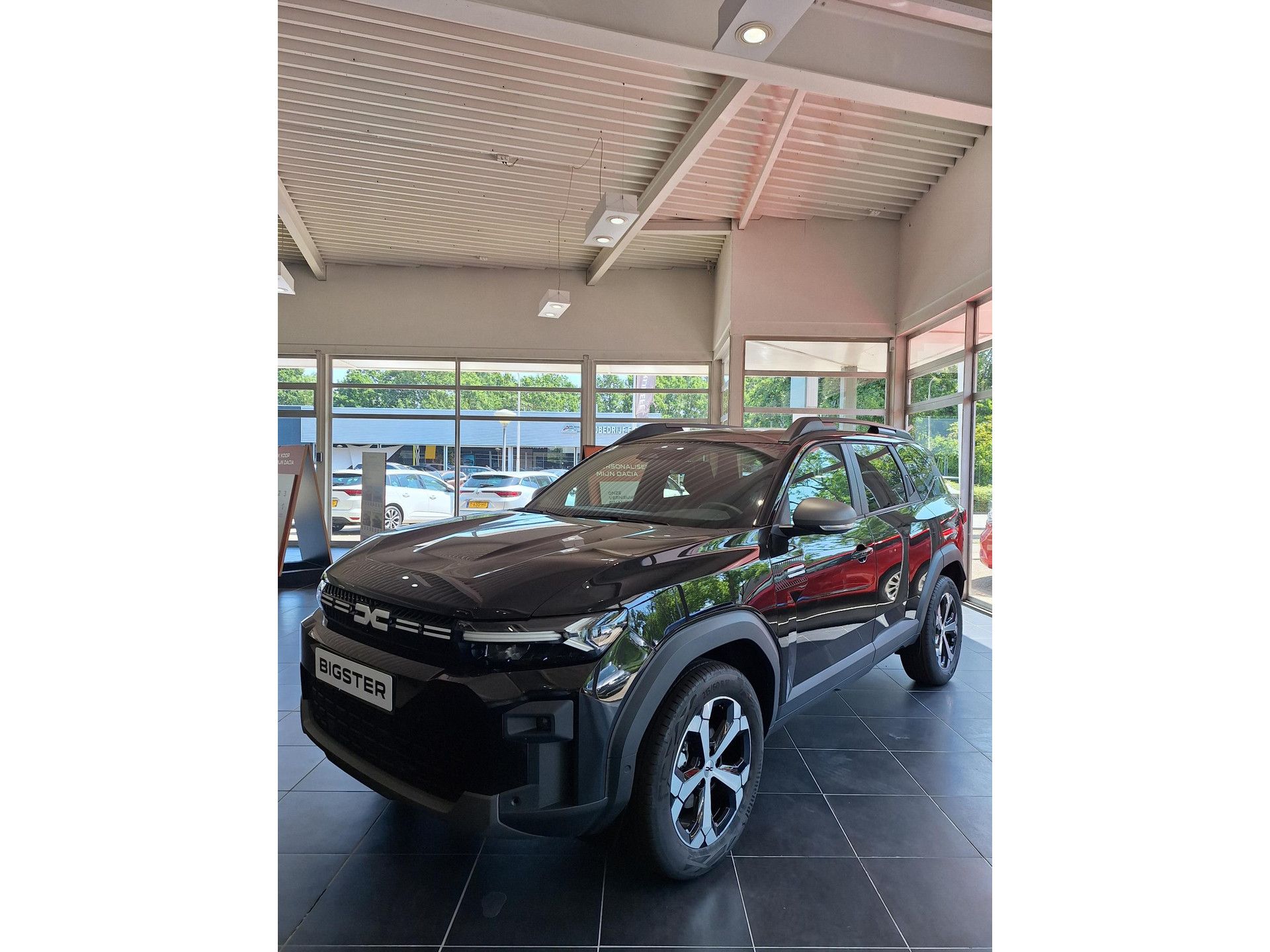 Dacia Bigster met kenteken KNV-37-L – achteraanzicht