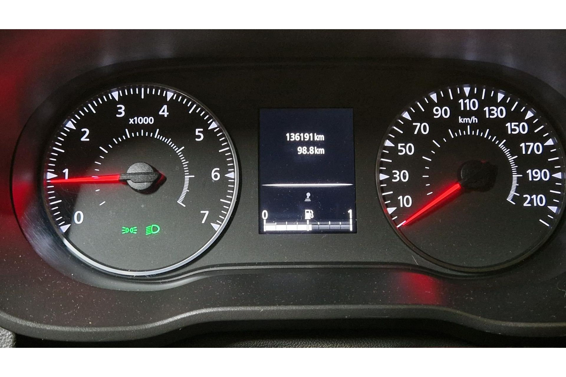 Dacia Duster met kenteken J-958-HJ – dashboard