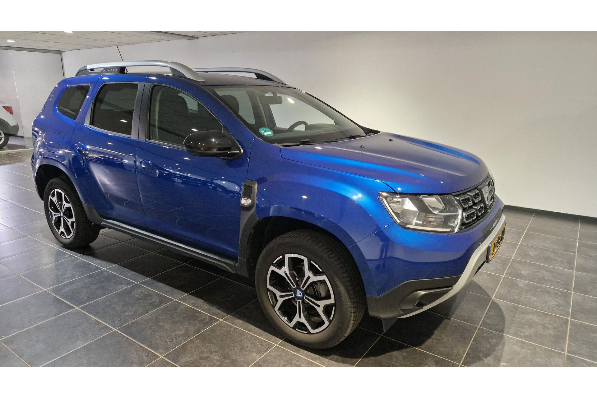 Dacia Duster met kenteken J-958-HJ – detailfoto