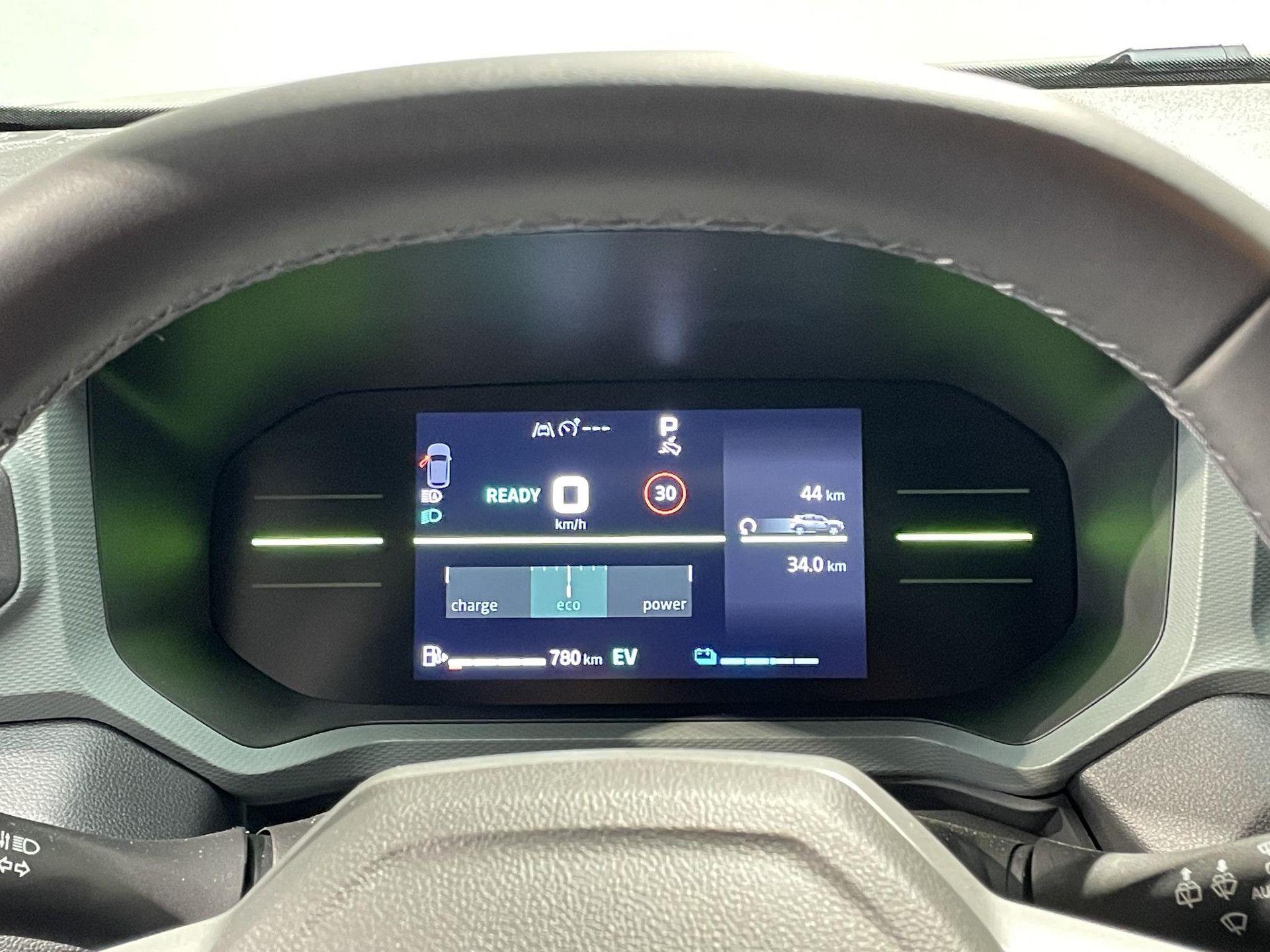 Dacia Duster met kenteken JGG-68-J – dashboard