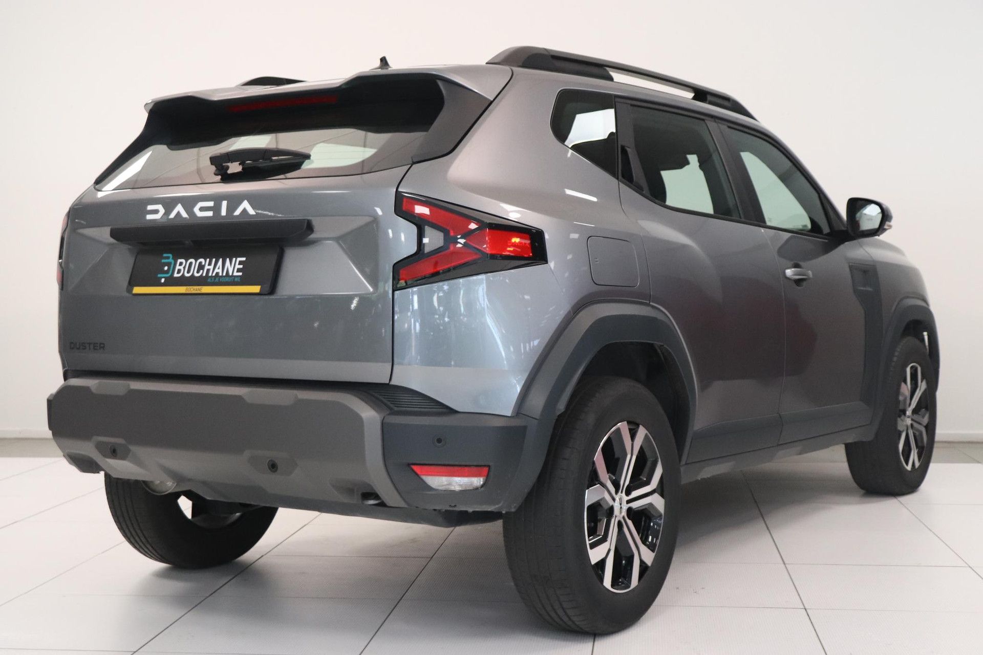 Dacia Duster met kenteken JHZ-45-L – achteraanzicht