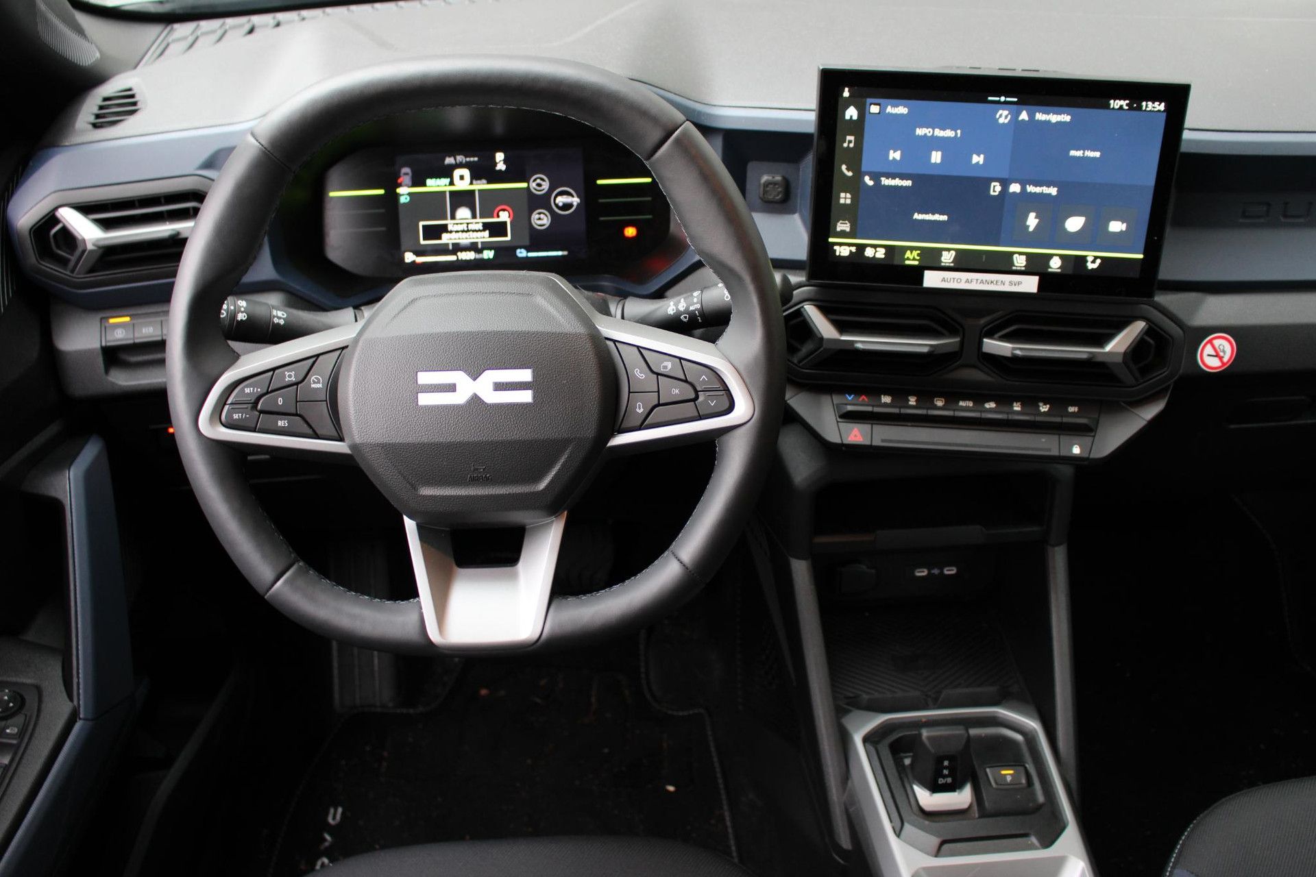 Dacia Duster met kenteken JLP-54-X – interieur