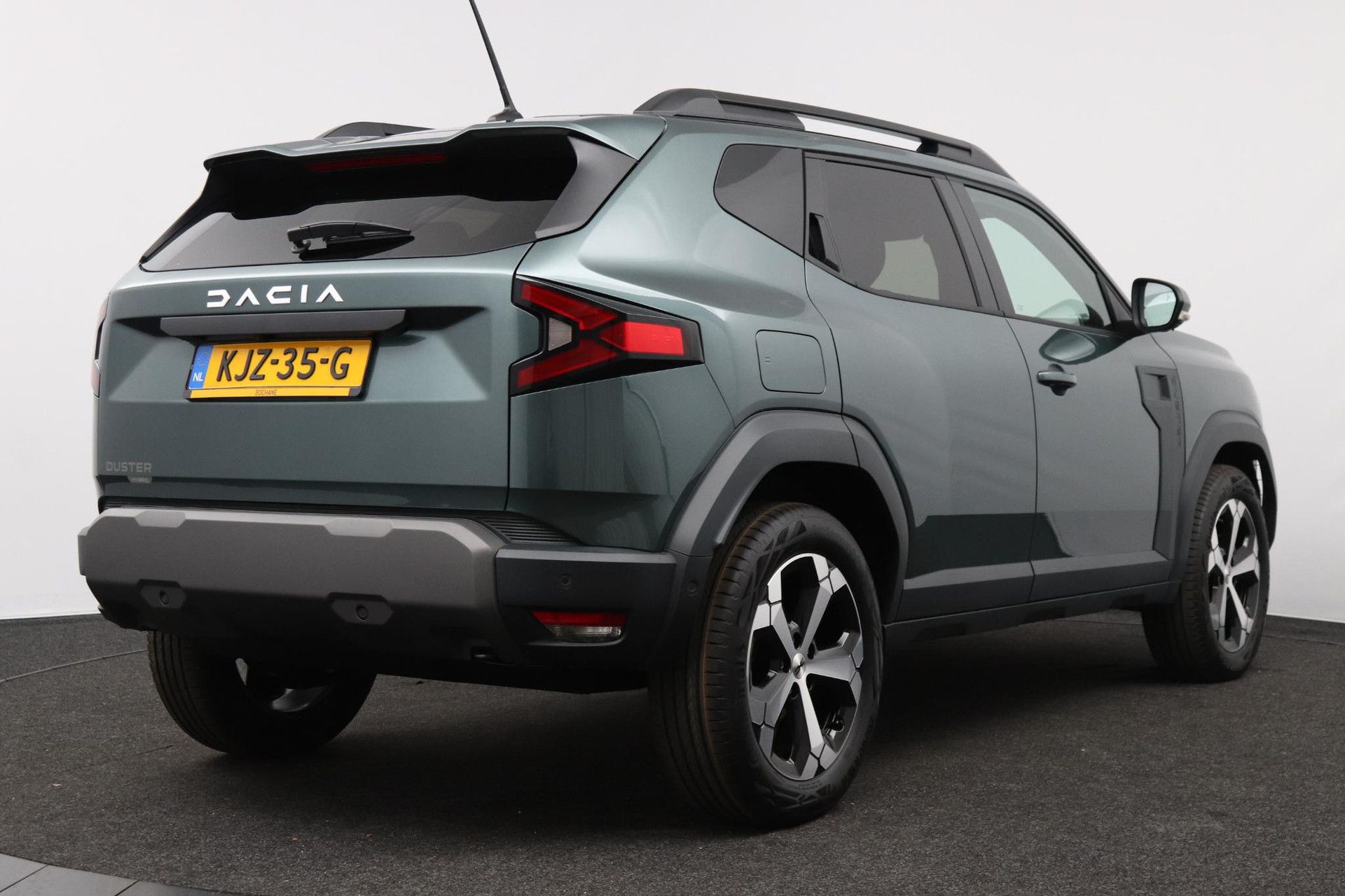 Dacia Duster met kenteken KJZ-35-G – achteraanzicht