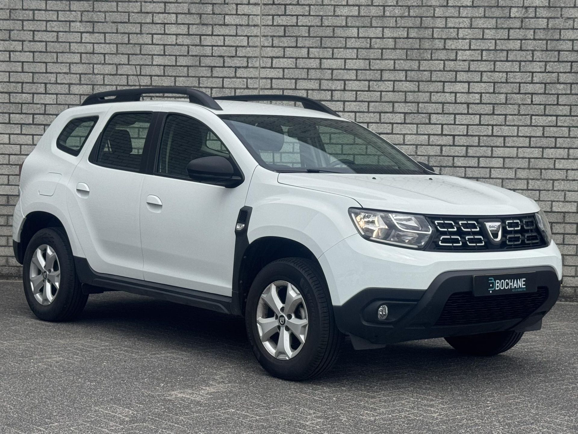 Dacia Duster met kenteken L-818-PJ – detailfoto
