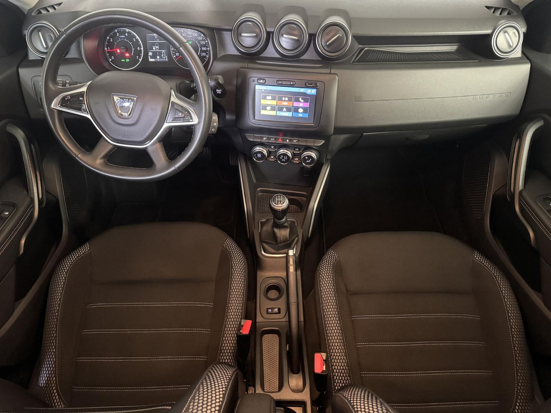 Dacia Duster met kenteken P-070-TS – interieur