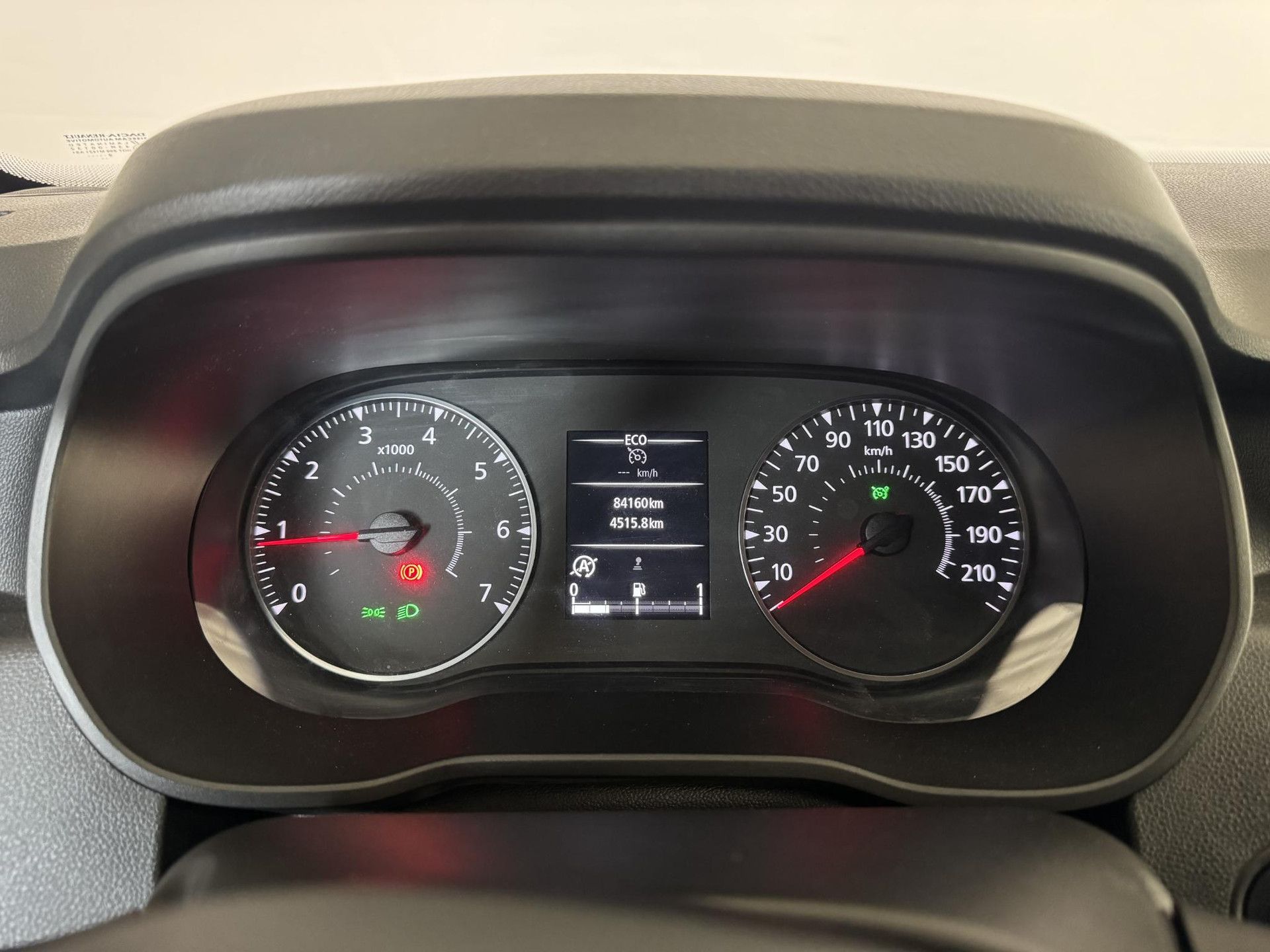 Dacia Duster met kenteken P-070-TS – dashboard
