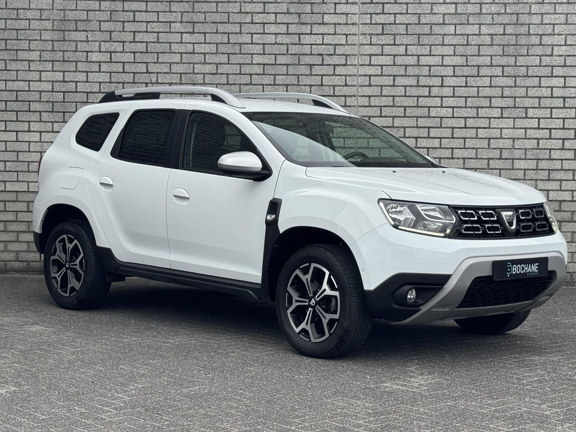 Dacia Duster met kenteken P-070-TS – detailfoto