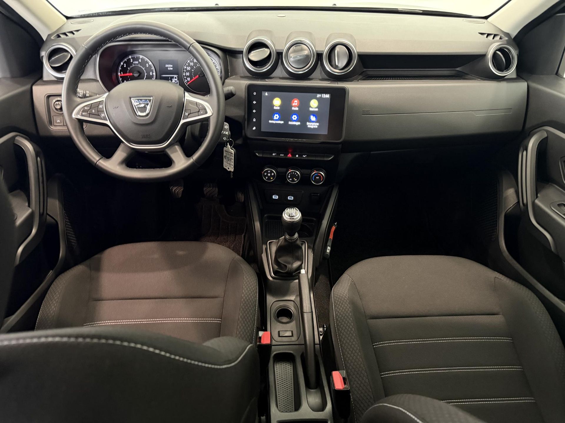 Dacia Duster met kenteken R-134-PX – interieur