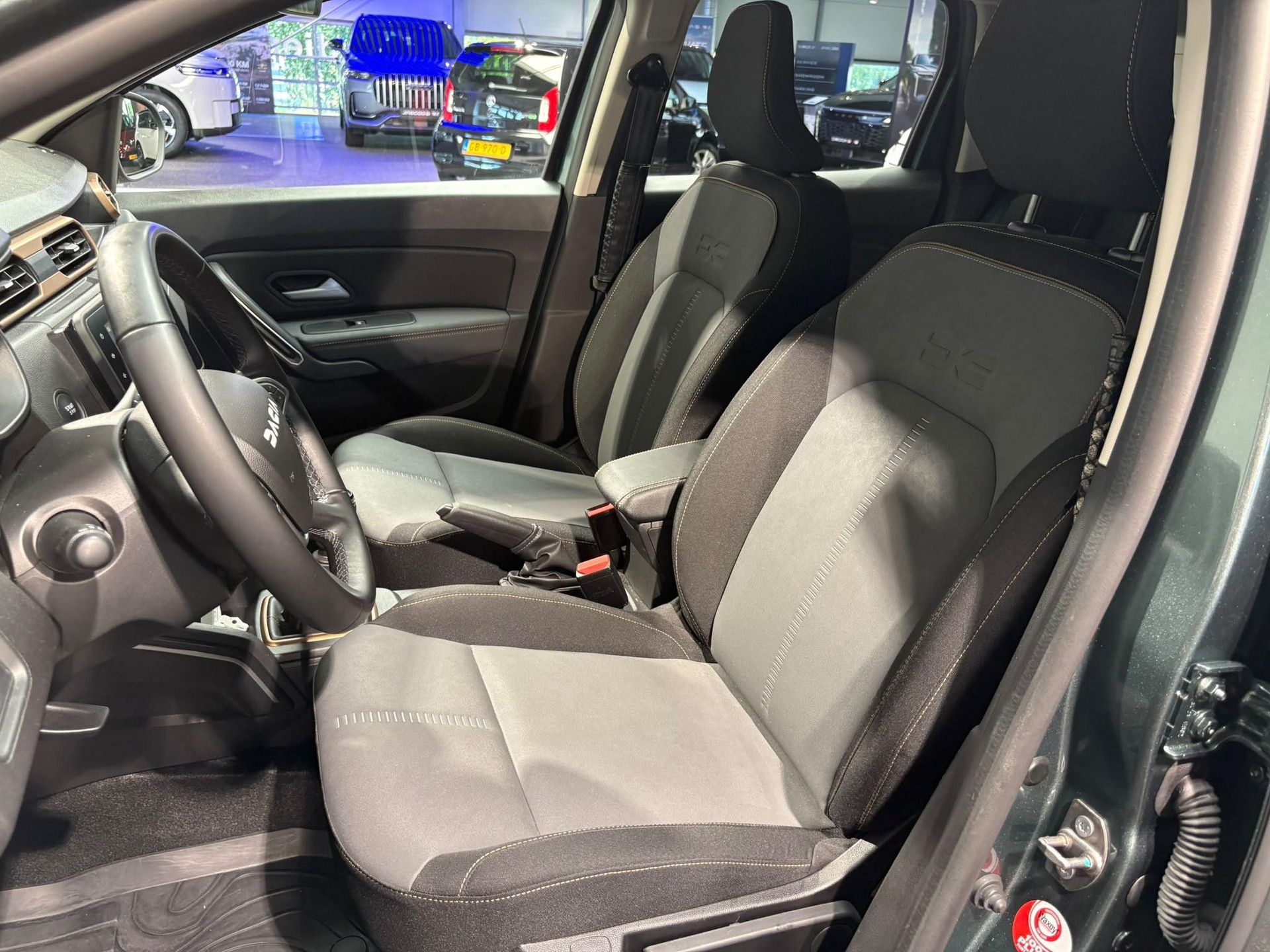 Dacia Duster met kenteken X-420-BH – detailfoto