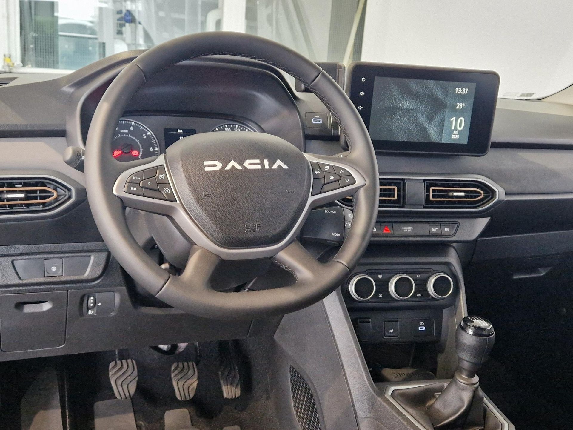 Dacia Jogger met kenteken HVZ-01-F – interieur