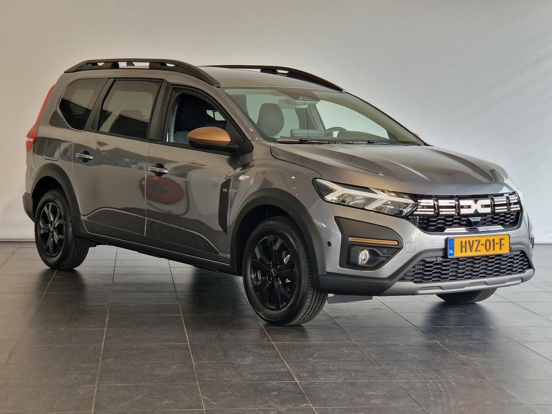 Dacia Jogger met kenteken HVZ-01-F – detailfoto