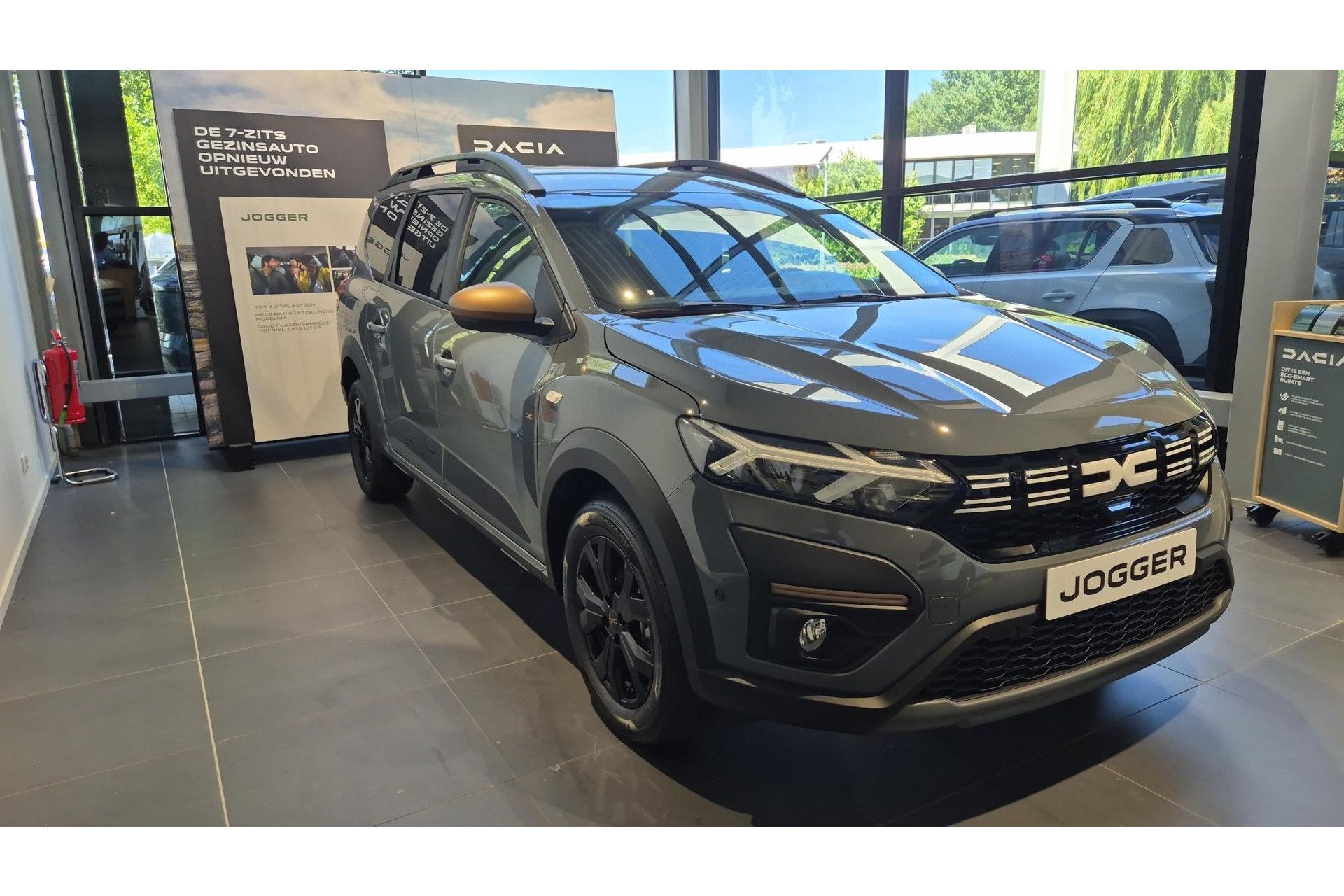 Dacia Jogger met kenteken KKG-37-S – detailfoto