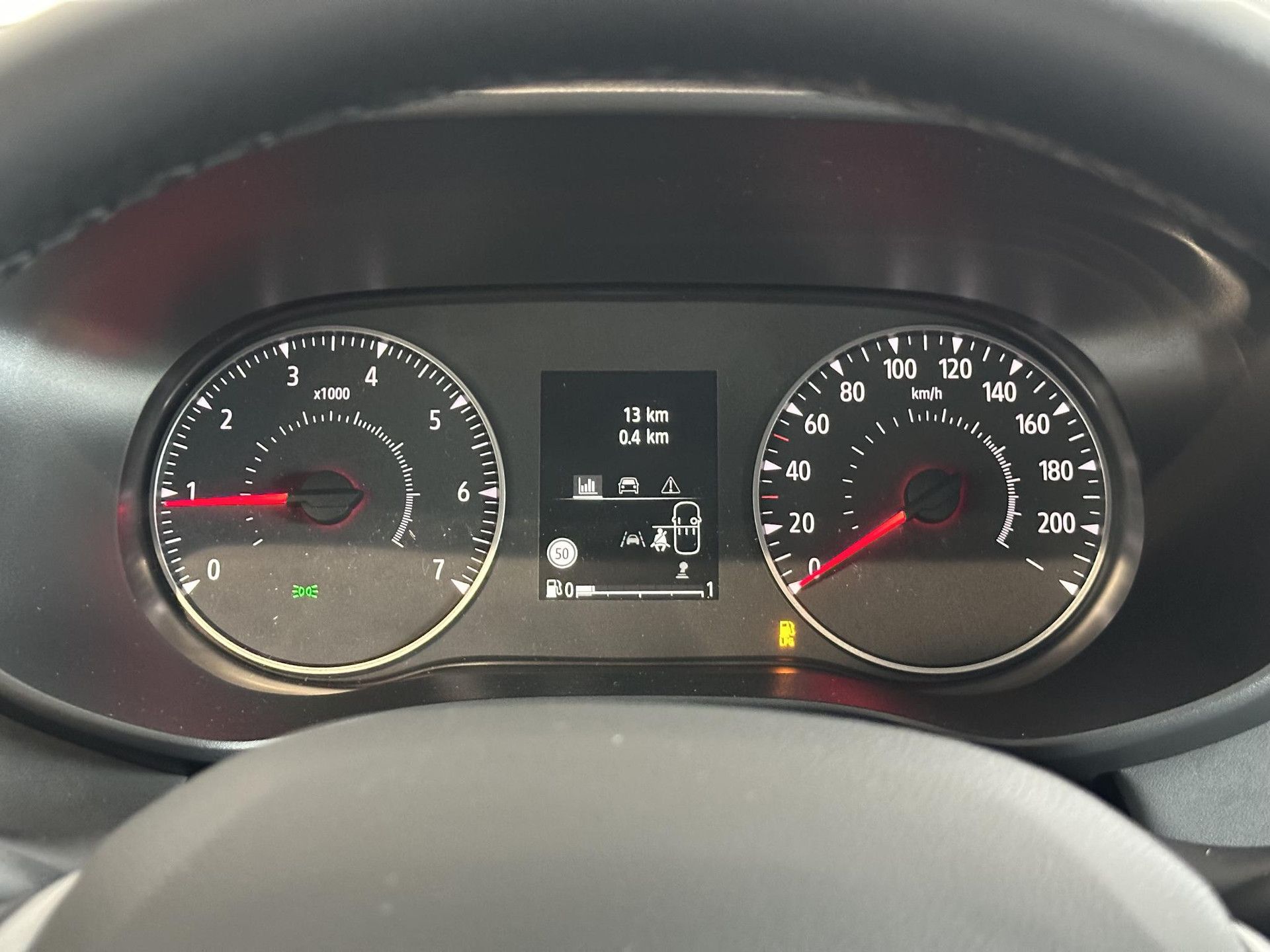 Dacia Jogger met kenteken KKG-40-S – dashboard