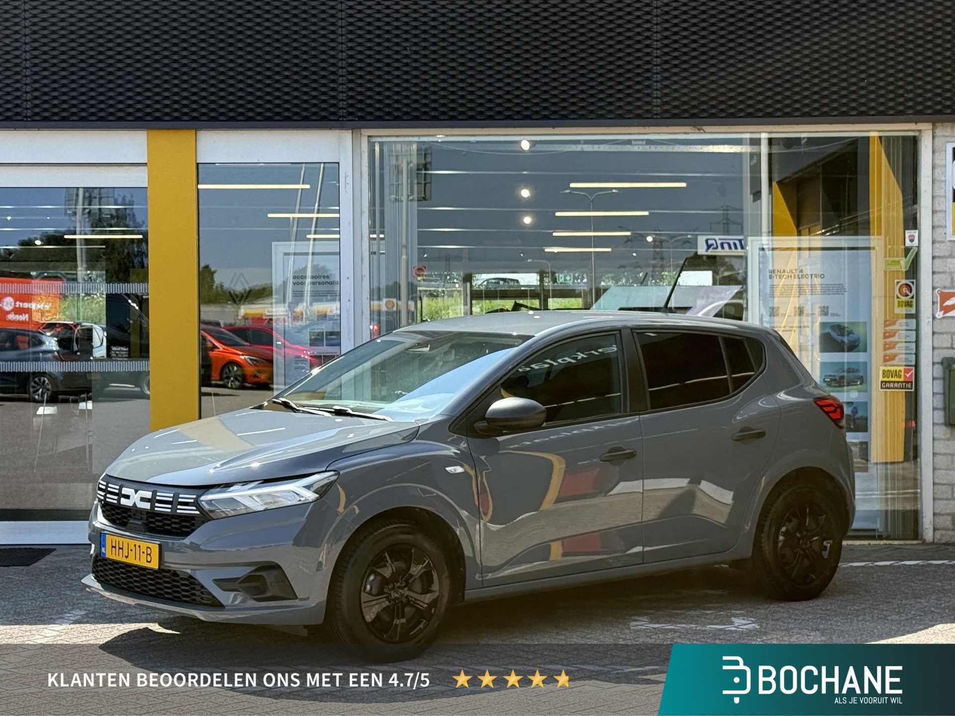 Dacia Sandero met kenteken HHJ-11-B – vooraanzicht