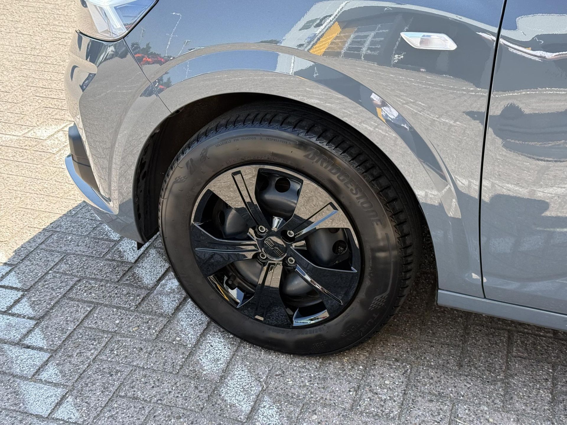 Dacia Sandero met kenteken HHJ-11-B – interieur
