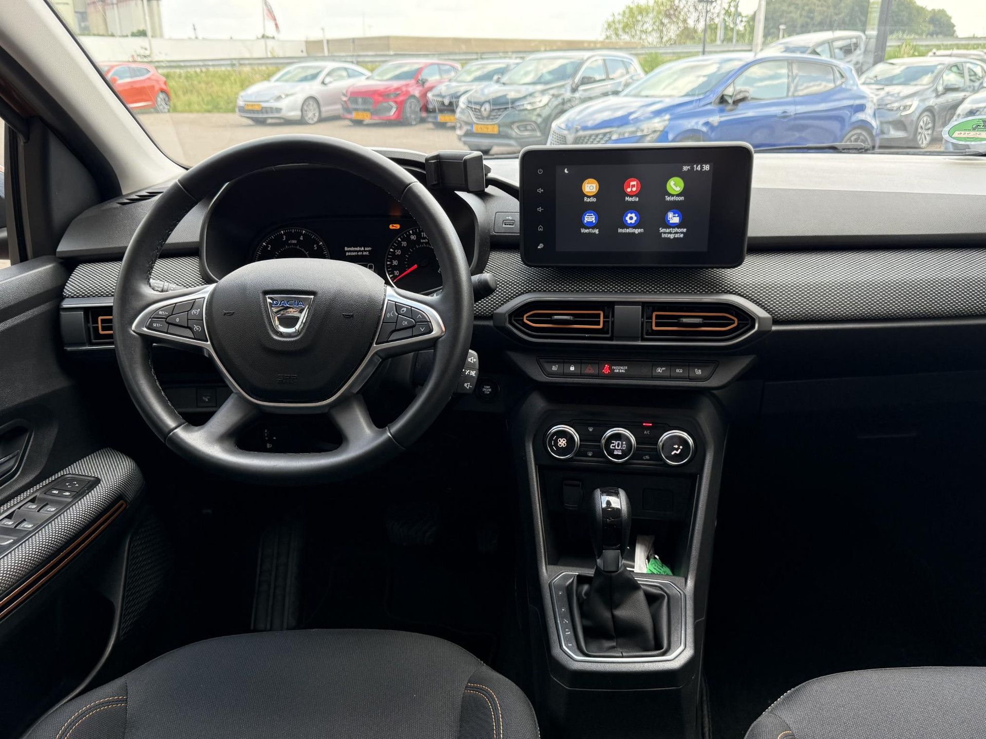Dacia Sandero met kenteken JRN-04-V – interieur