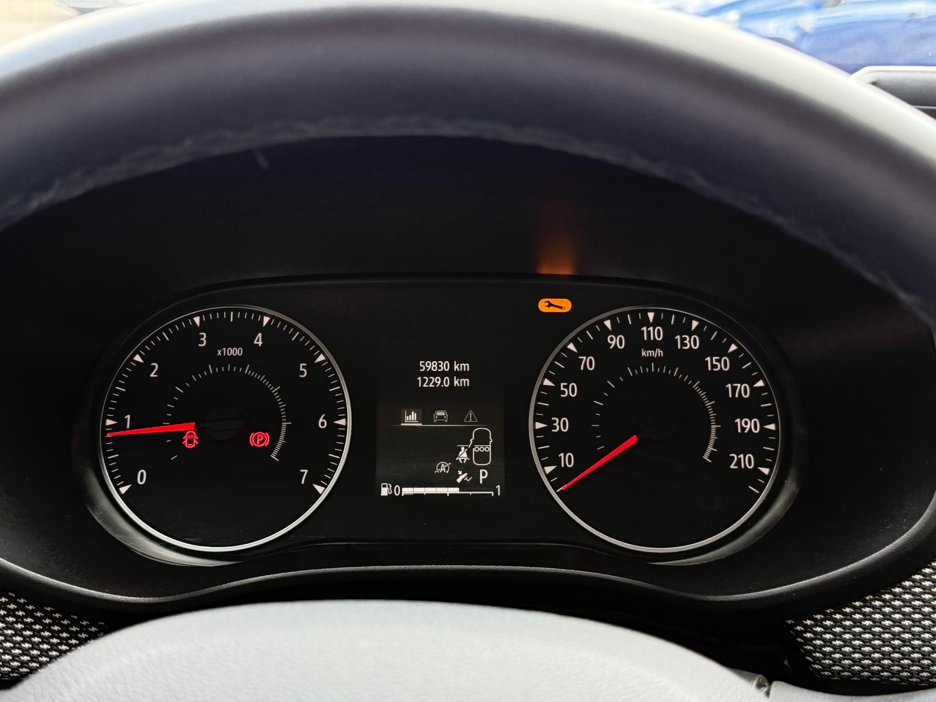 Dacia Sandero met kenteken JRN-04-V – dashboard
