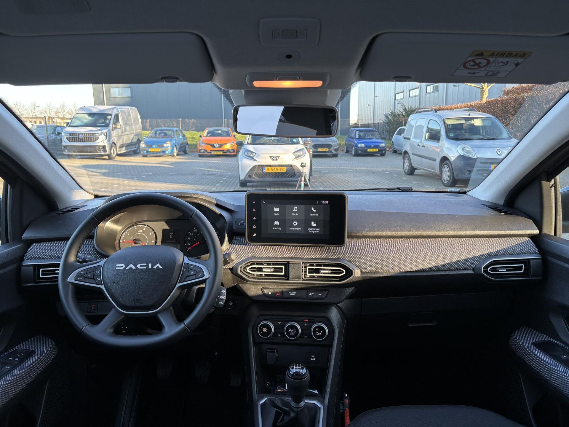 Dacia Sandero met kenteken JRV-30-L – interieur
