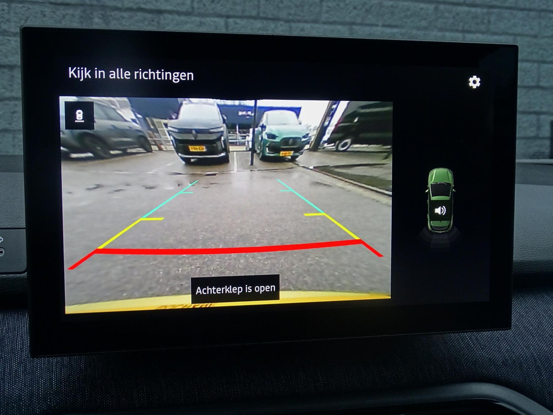 Dacia Sandero met kenteken JVR-55-K – dashboard