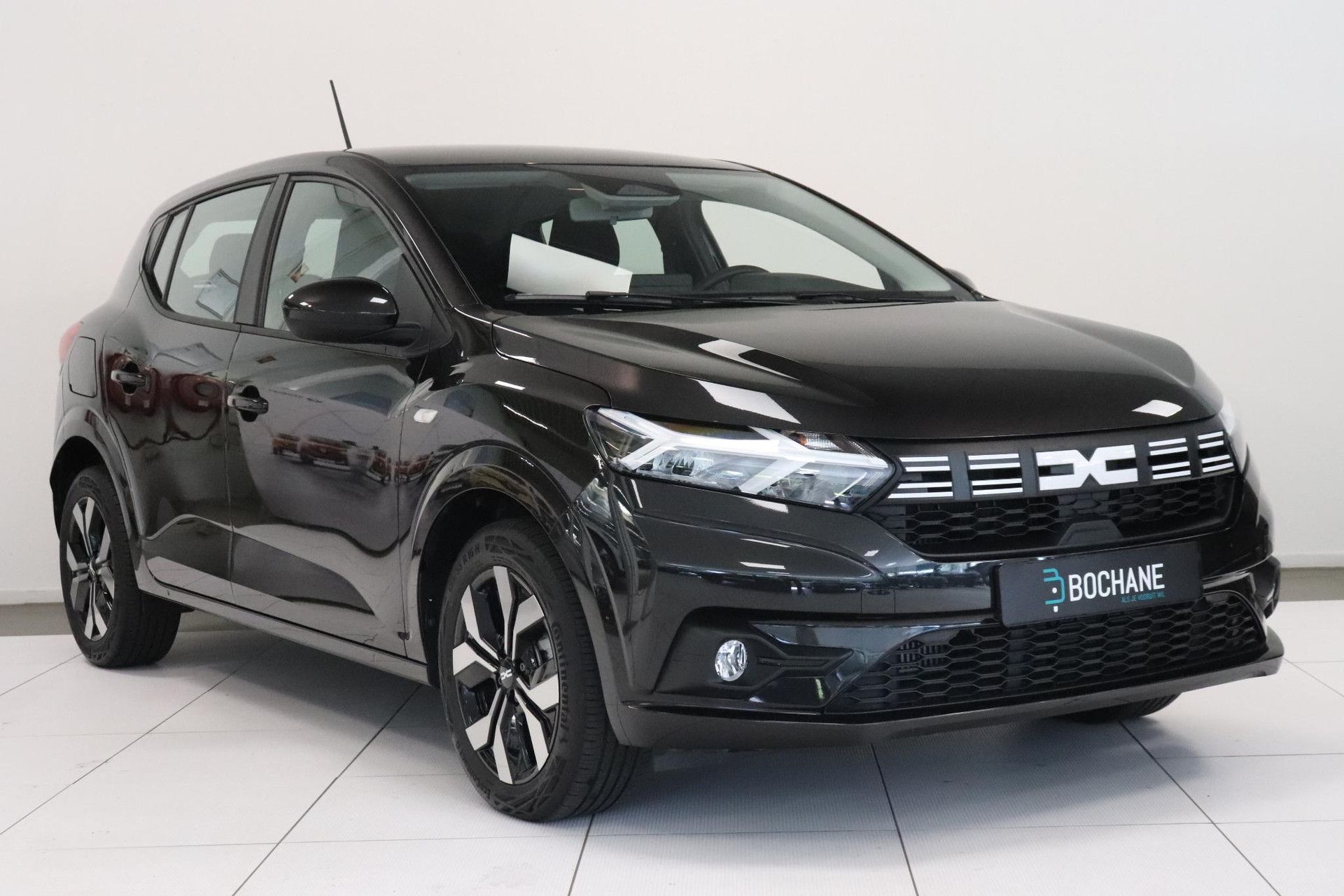 Dacia Sandero met kenteken KFL-27-R – detailfoto