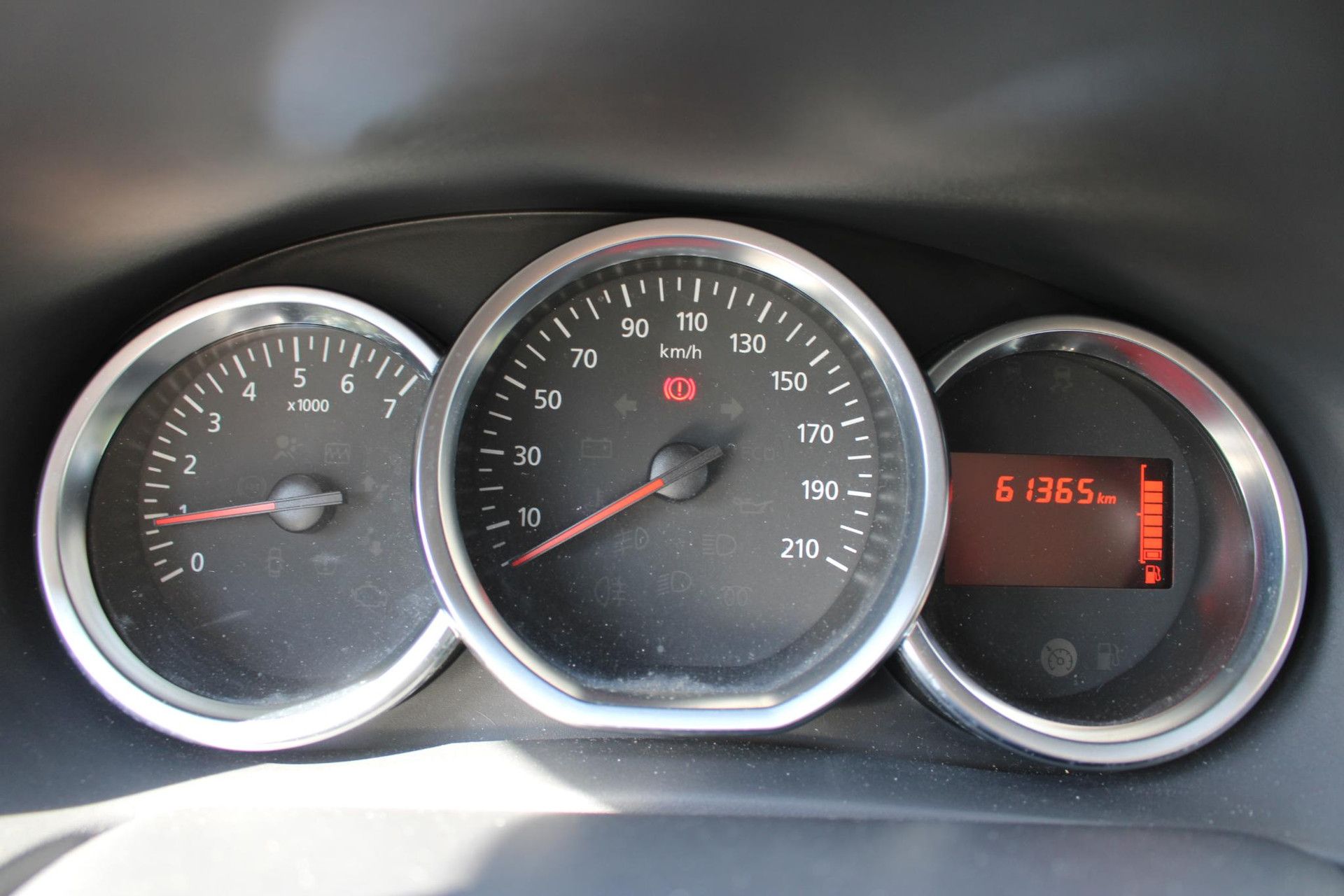 Dacia Sandero met kenteken TN-531-B – dashboard