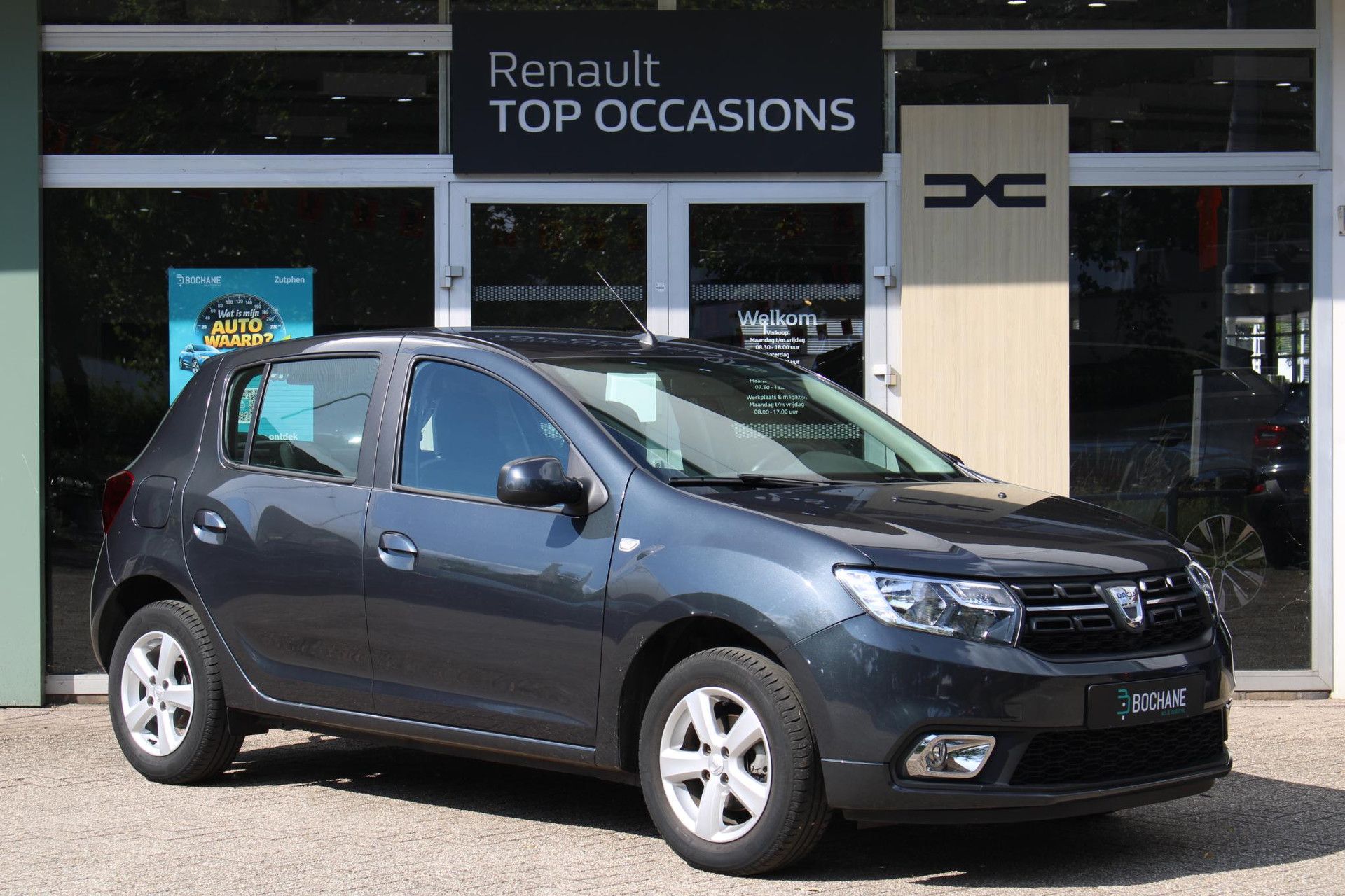 Dacia Sandero met kenteken TN-531-B – detailfoto