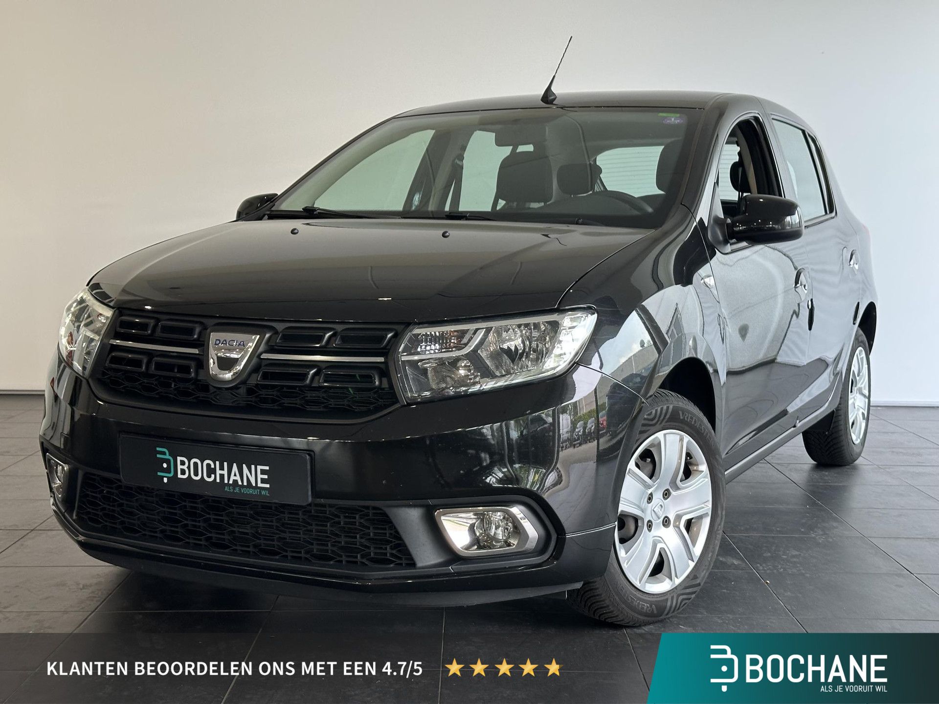 Dacia Sandero met kenteken XG-992-Z – vooraanzicht