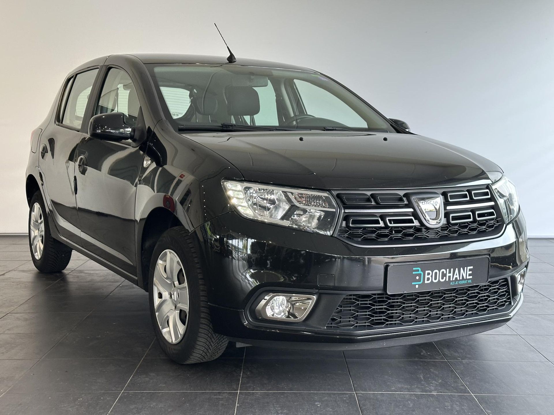 Dacia Sandero met kenteken XG-992-Z – detailfoto