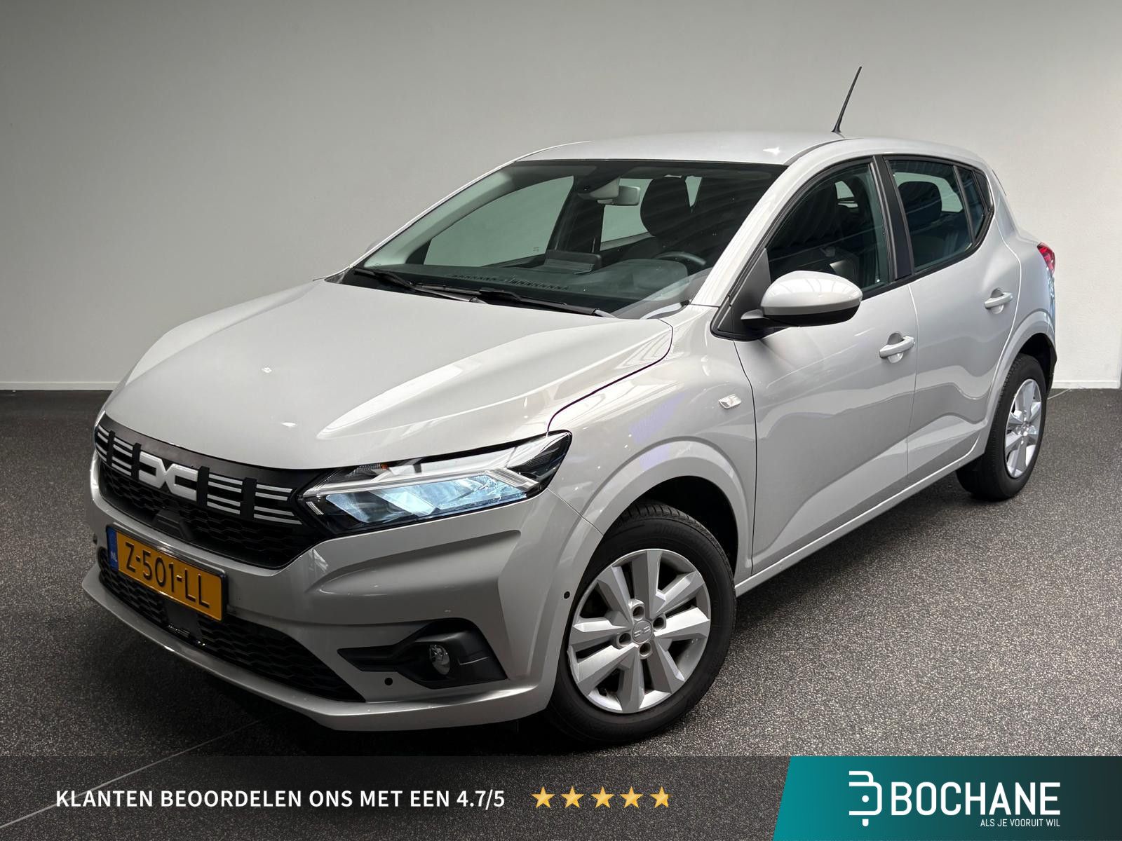 Dacia Sandero met kenteken Z-501-LL – vooraanzicht