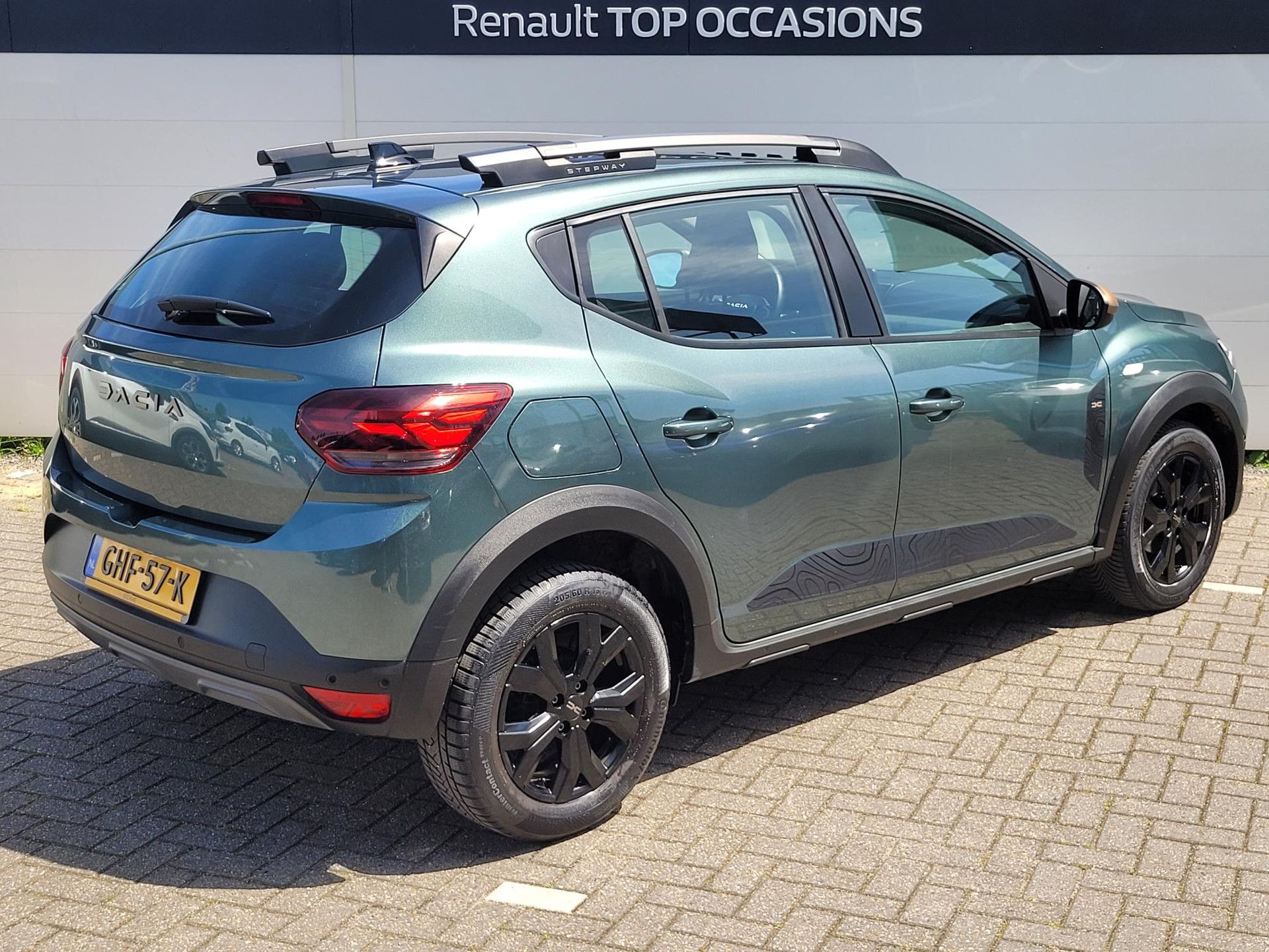Dacia SanderoStepway met kenteken GHF-57-K – achteraanzicht