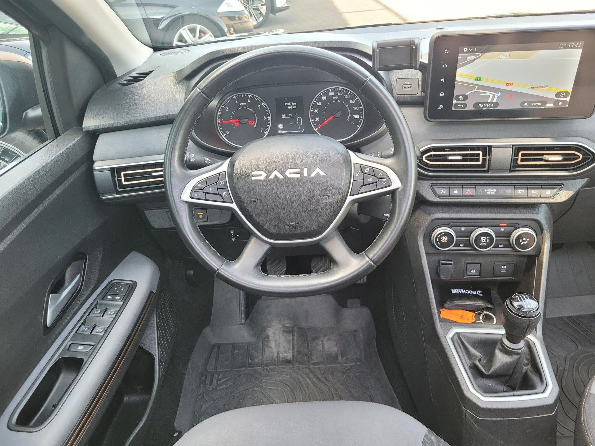 Dacia SanderoStepway met kenteken GHF-57-K – interieur