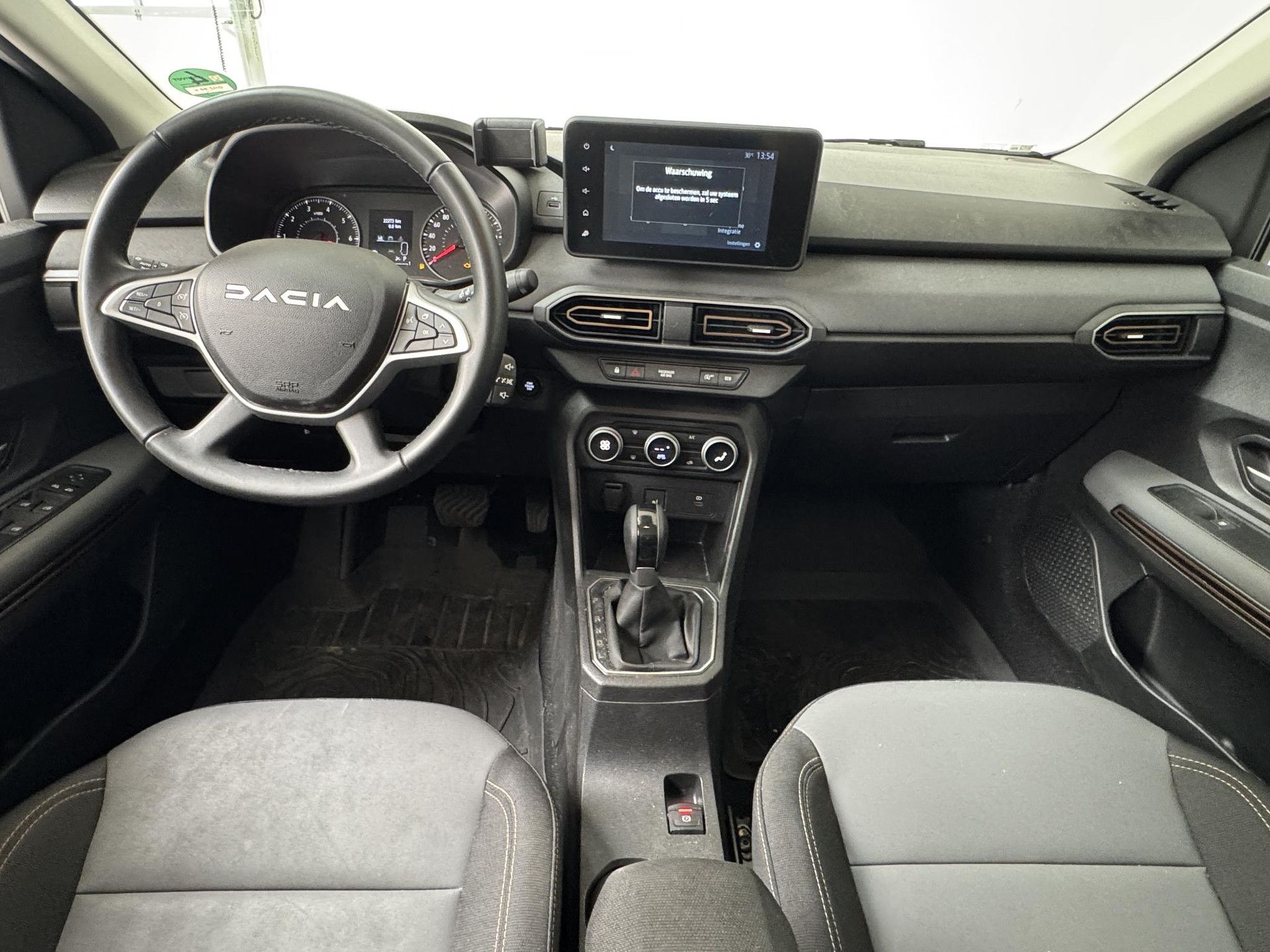 Dacia SanderoStepway met kenteken GHZ-99-V – interieur