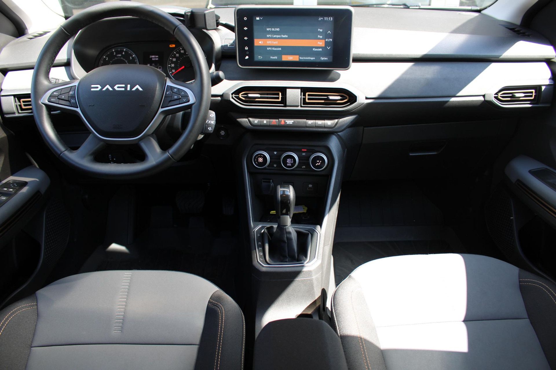 Dacia SanderoStepway met kenteken JSH-07-S – interieur