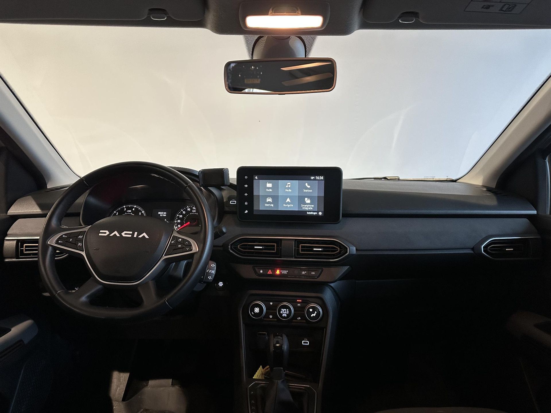 Dacia SanderoStepway met kenteken JTX-21-T – interieur