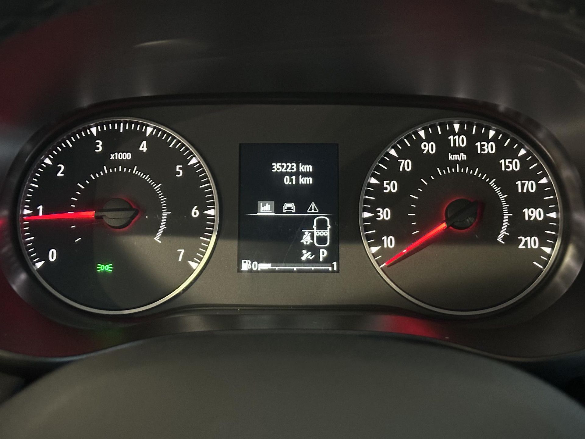 Dacia SanderoStepway met kenteken JTX-21-T – dashboard