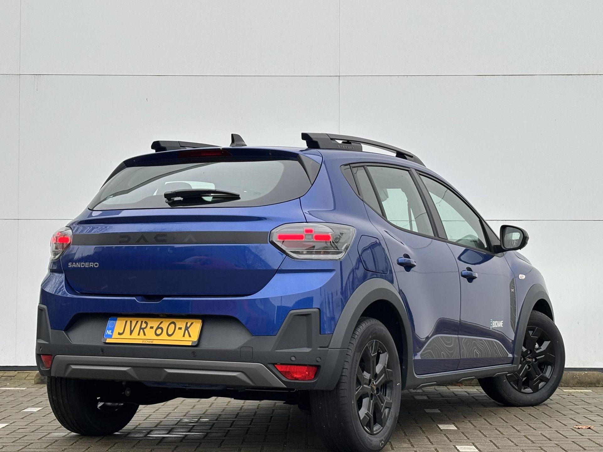 Dacia SanderoStepway met kenteken JVR-60-K – achteraanzicht