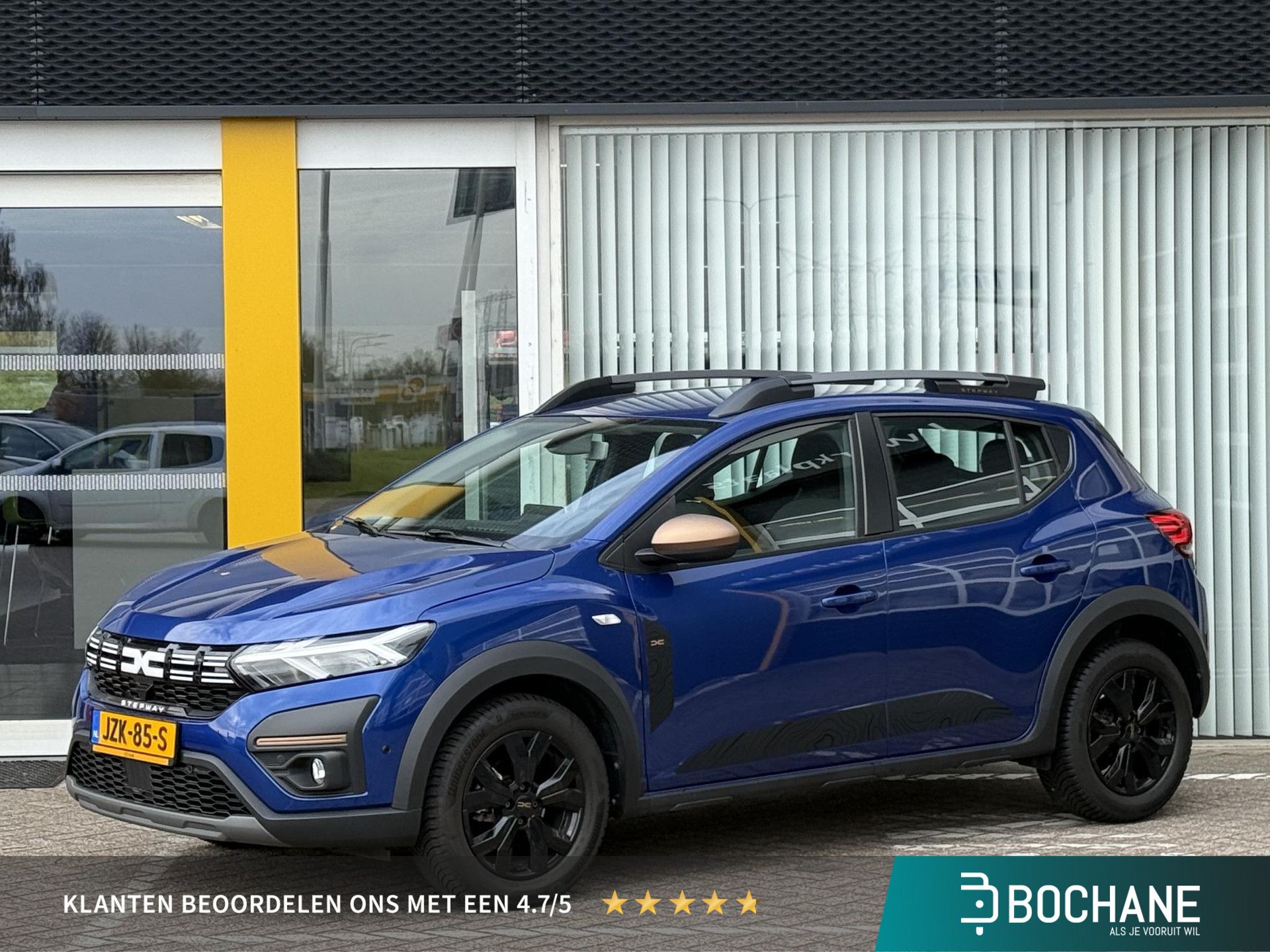Dacia SanderoStepway met kenteken JZK-85-S – vooraanzicht