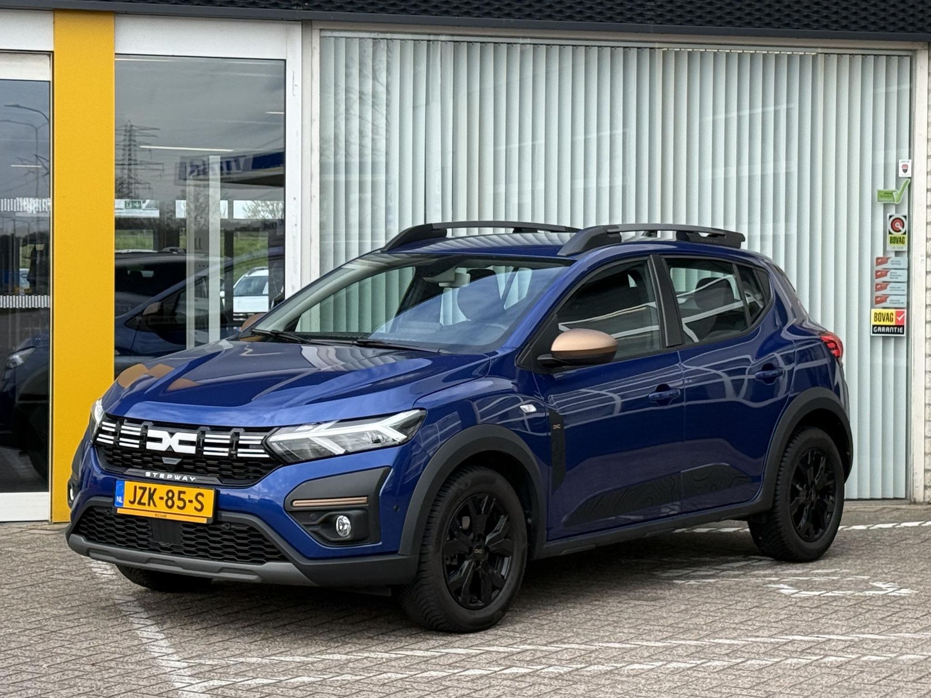 Dacia SanderoStepway met kenteken JZK-85-S – detailfoto