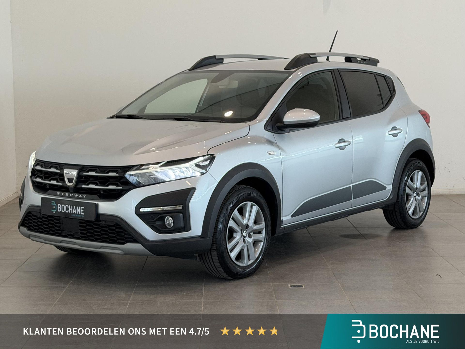 Dacia SanderoStepway met kenteken KHJ-63-X – vooraanzicht