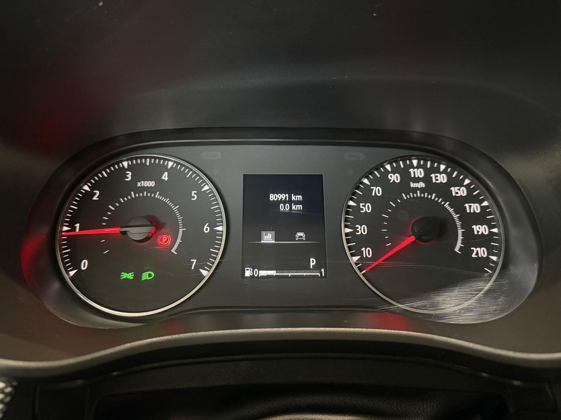 Dacia SanderoStepway met kenteken KHJ-63-X – dashboard