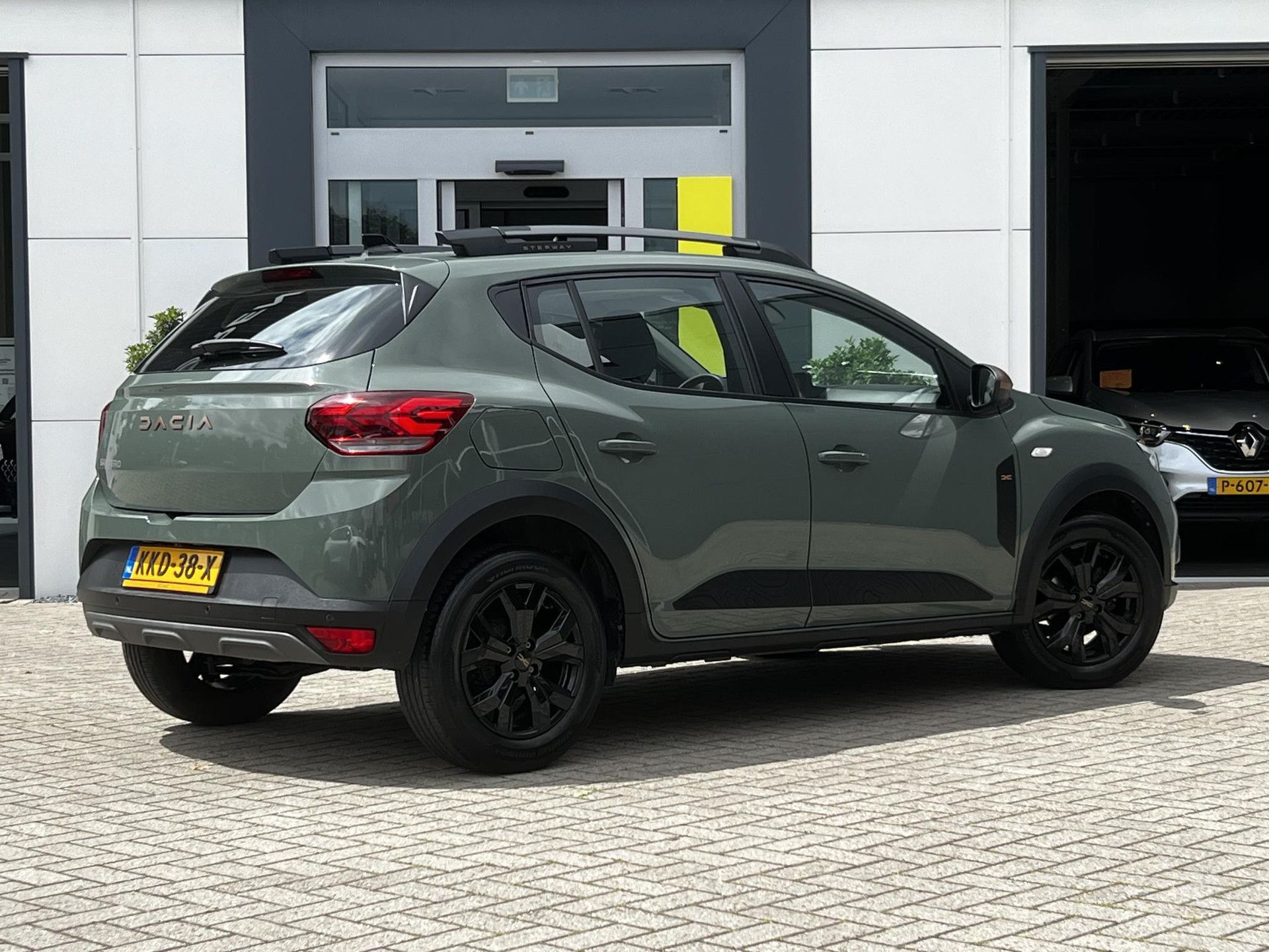 Dacia SanderoStepway met kenteken KKD-38-X – achteraanzicht