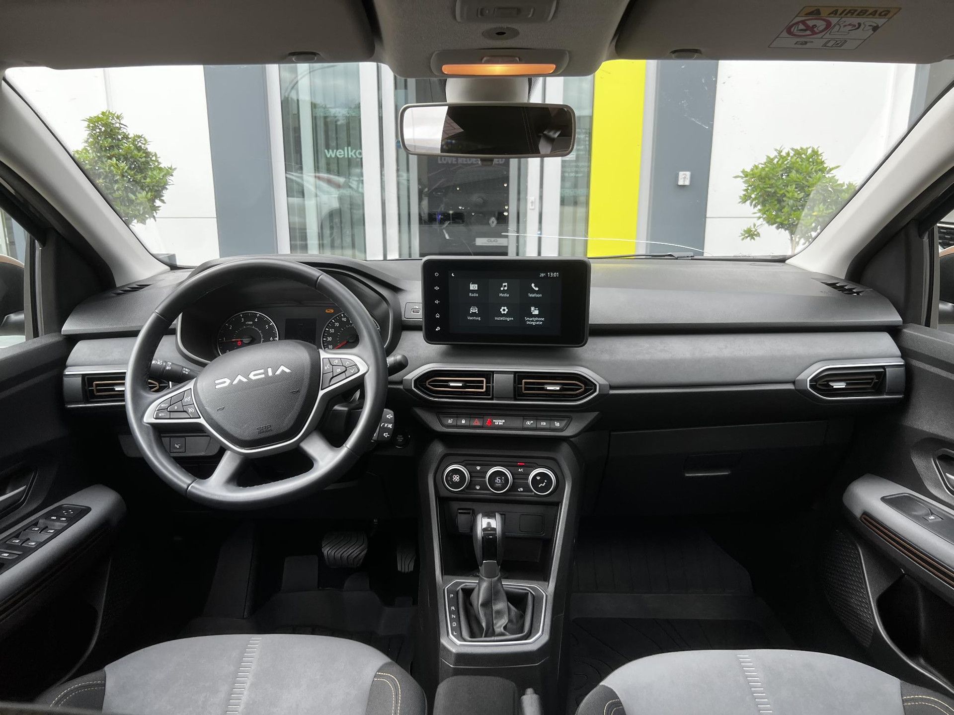 Dacia SanderoStepway met kenteken KKD-38-X – interieur